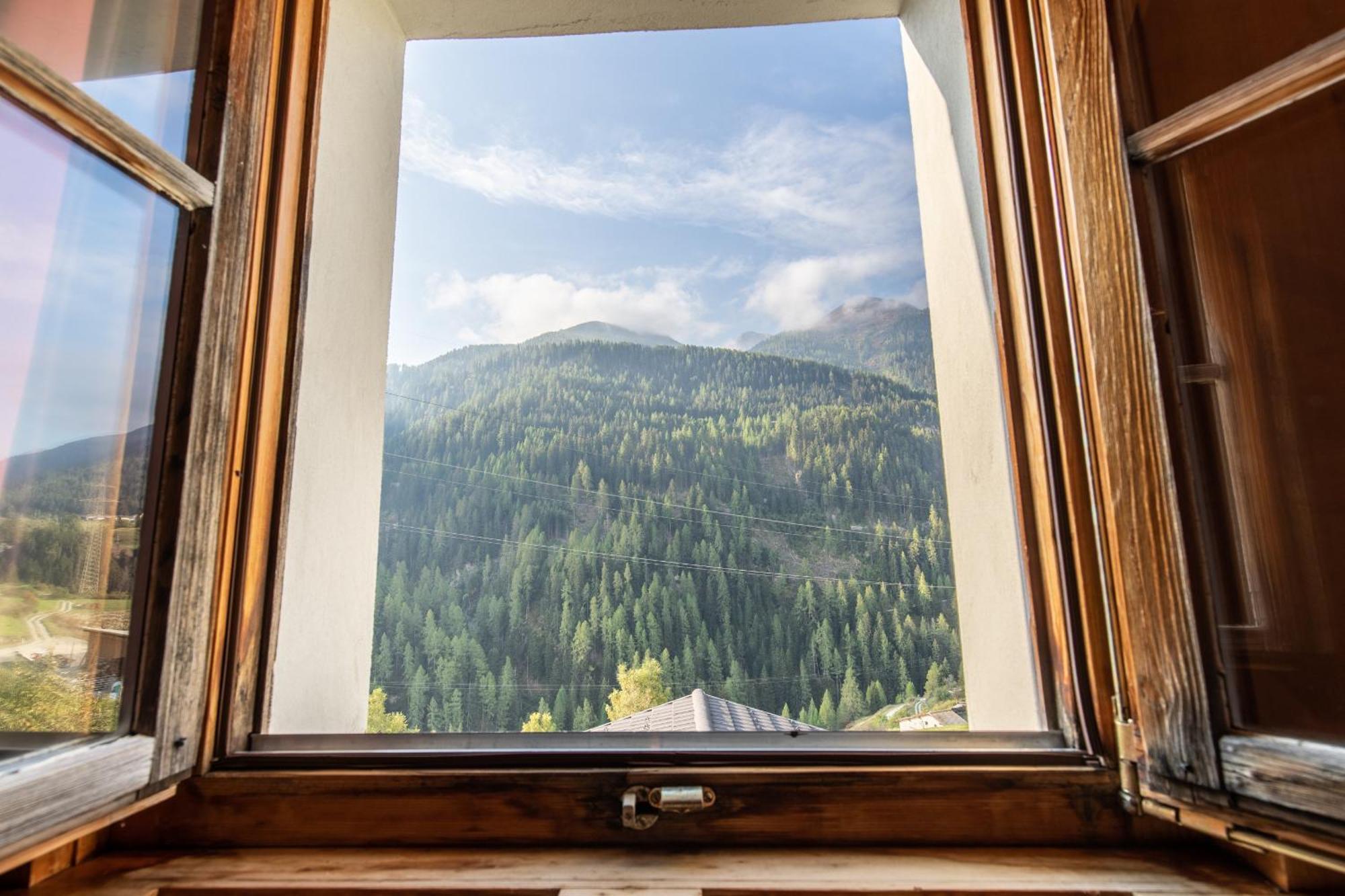 Chasa Muglin Ardez Apartment ภายนอก รูปภาพ