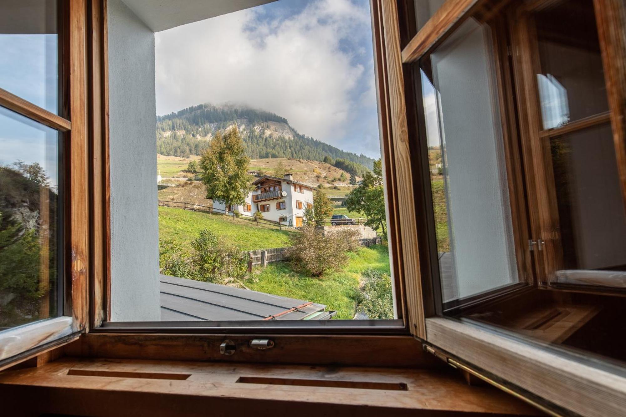 Chasa Muglin Ardez Apartment ภายนอก รูปภาพ